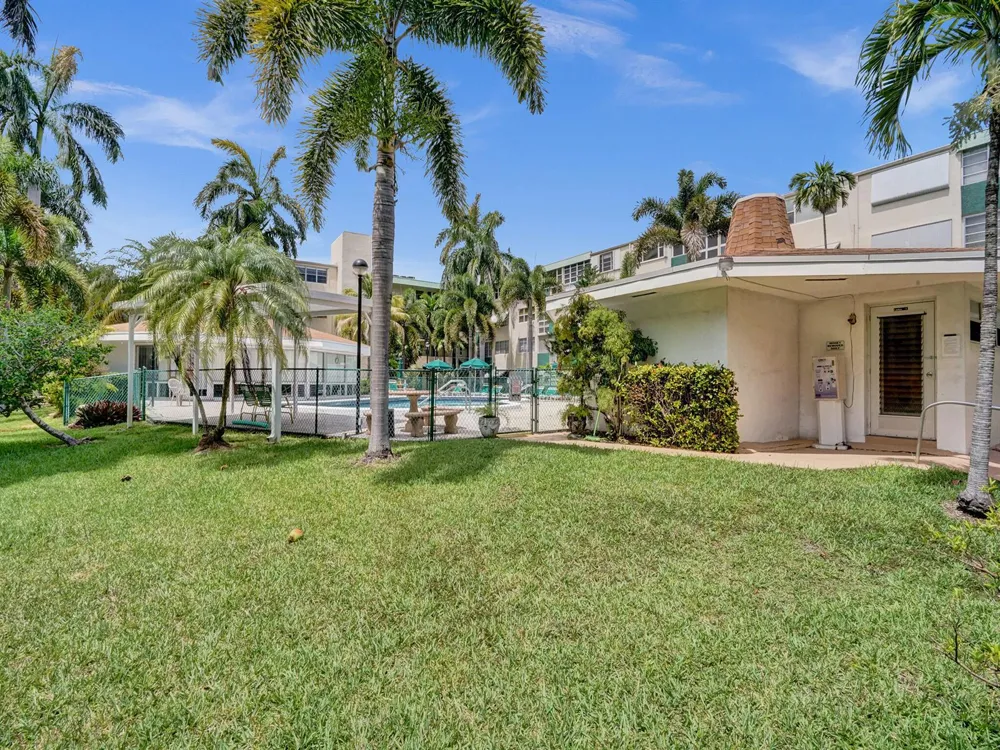 1333 E HALLANDALE BEACH BOULEVARD #302 Hallandale Beach, FL 33009