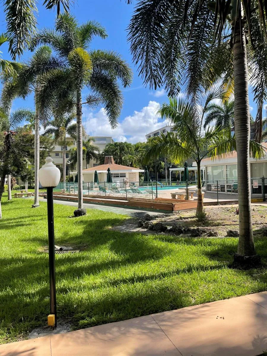 1333 E HALLANDALE BEACH BOULEVARD #302 Hallandale Beach, FL 33009