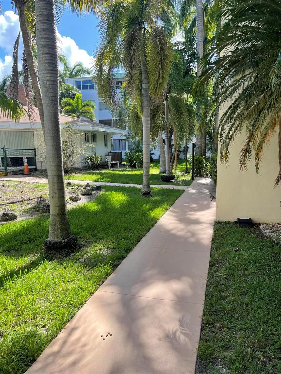 1333 E HALLANDALE BEACH BOULEVARD #302 Hallandale Beach, FL 33009