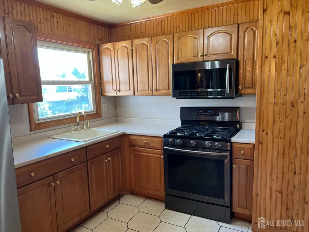 31 Mercer Road Old Bridge, NJ 08857