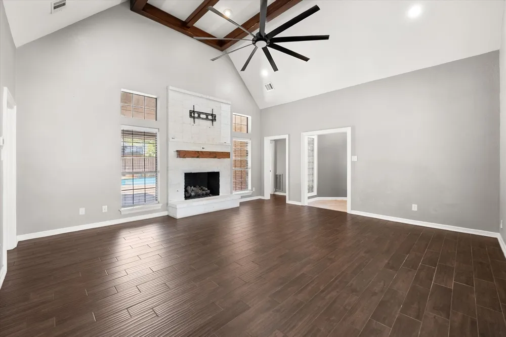 523 Cooper Street Grand Prairie, TX 75052