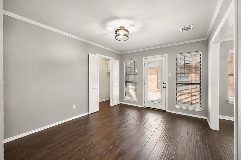 523 Cooper Street Grand Prairie, TX 75052