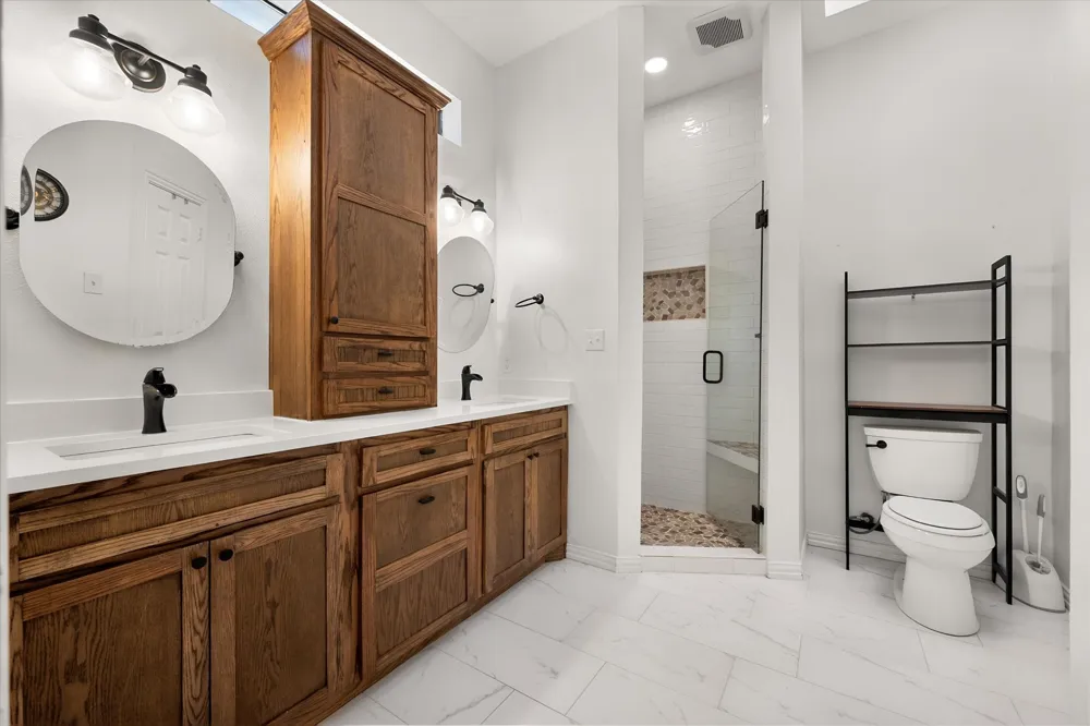 523 Cooper Street Grand Prairie, TX 75052