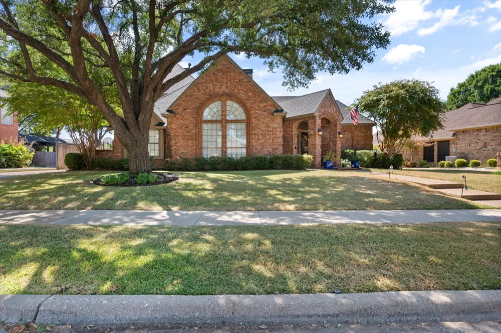 523 Cooper Street Grand Prairie, TX 75052