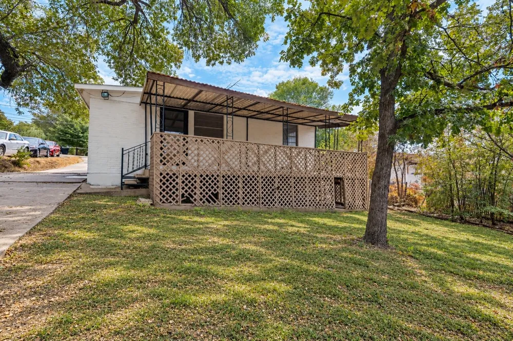 227 S Justin Avenue Dallas, TX 75211