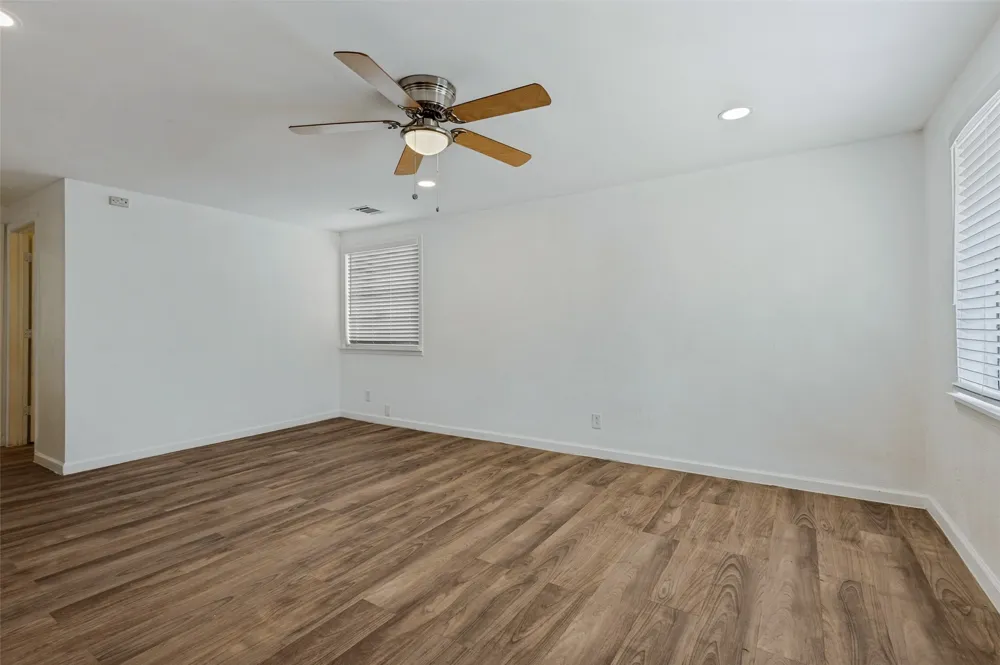 227 S Justin Avenue Dallas, TX 75211