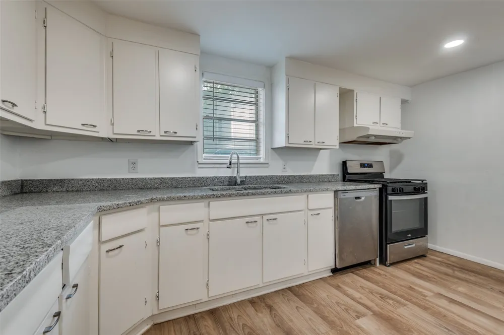 227 S Justin Avenue Dallas, TX 75211