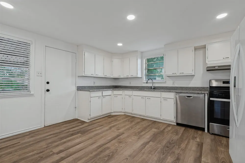 227 S Justin Avenue Dallas, TX 75211