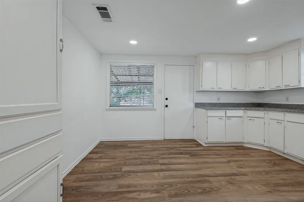 227 S Justin Avenue Dallas, TX 75211