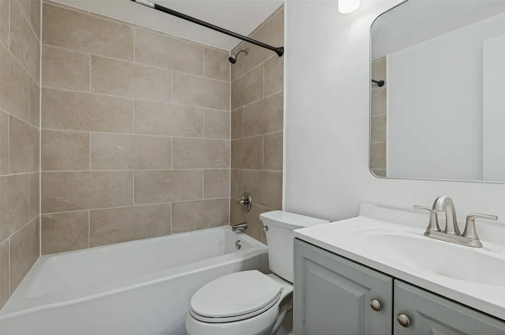 227 S Justin Avenue Dallas, TX 75211
