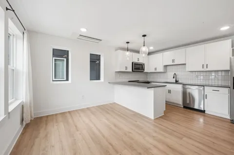 102 Duke St #24