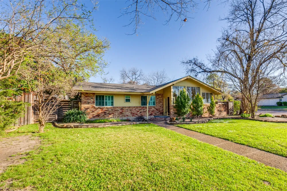 9759 Shoreview Road Dallas, TX 75238