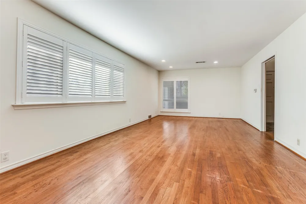 9759 Shoreview Road Dallas, TX 75238