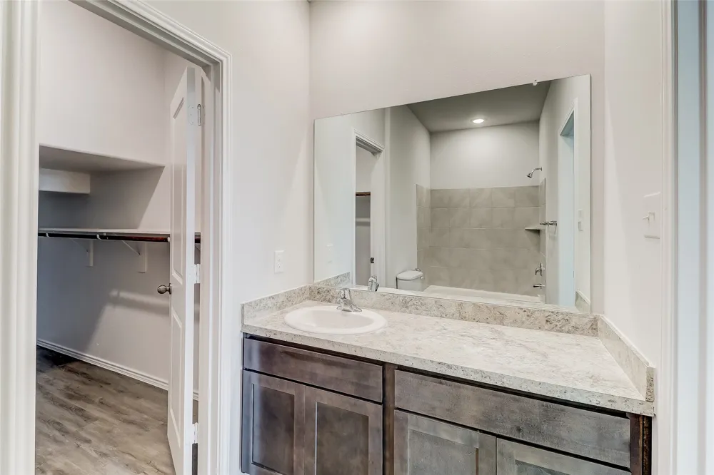 1300 Ester Lane Ennis, TX 75119