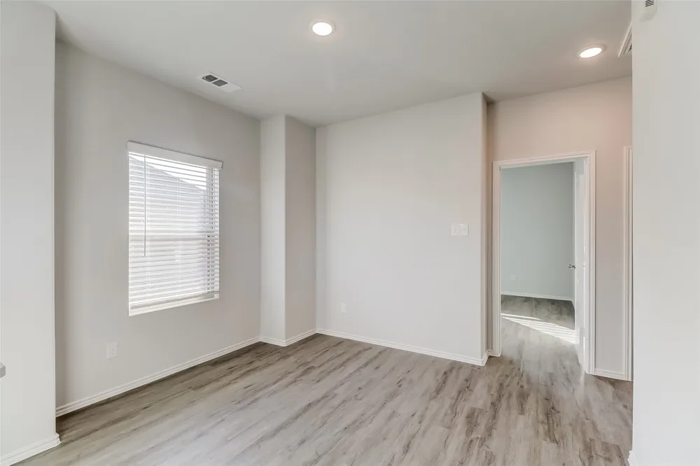 1300 Ester Lane Ennis, TX 75119