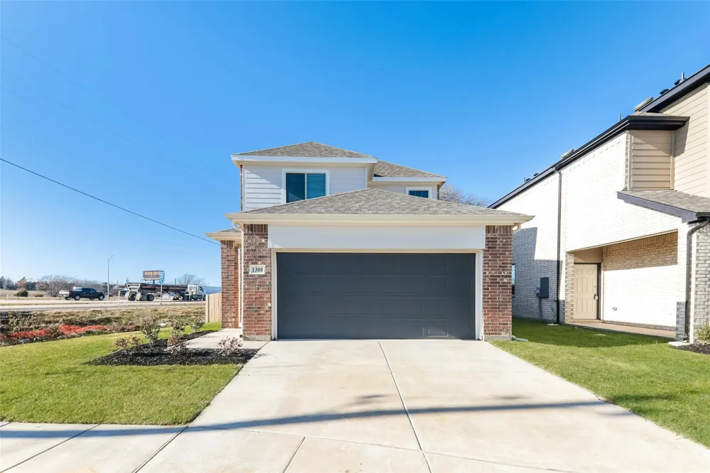 1300 Ester Lane Ennis, TX 75119