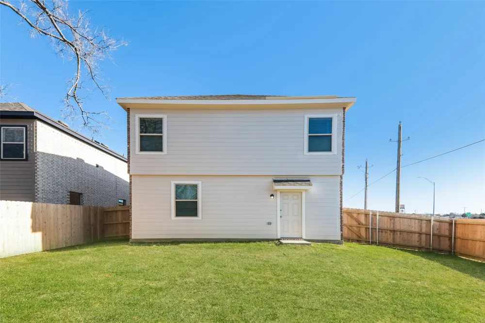 1300 Ester Lane Ennis, TX 75119