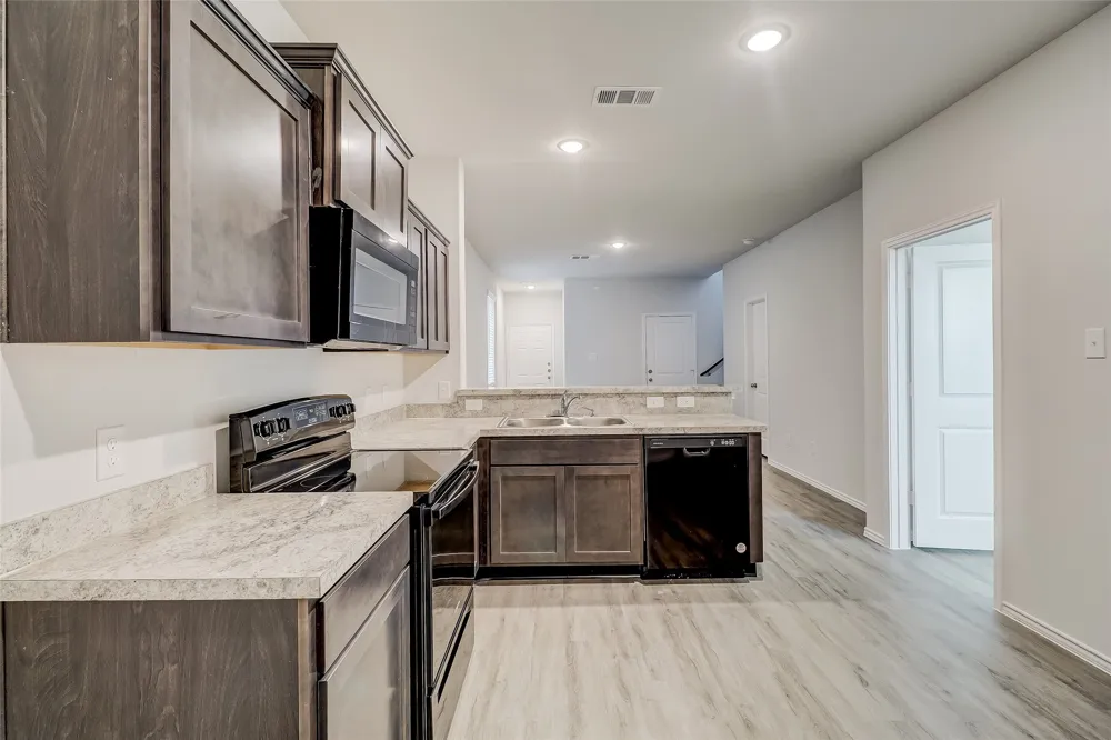 1300 Ester Lane Ennis, TX 75119