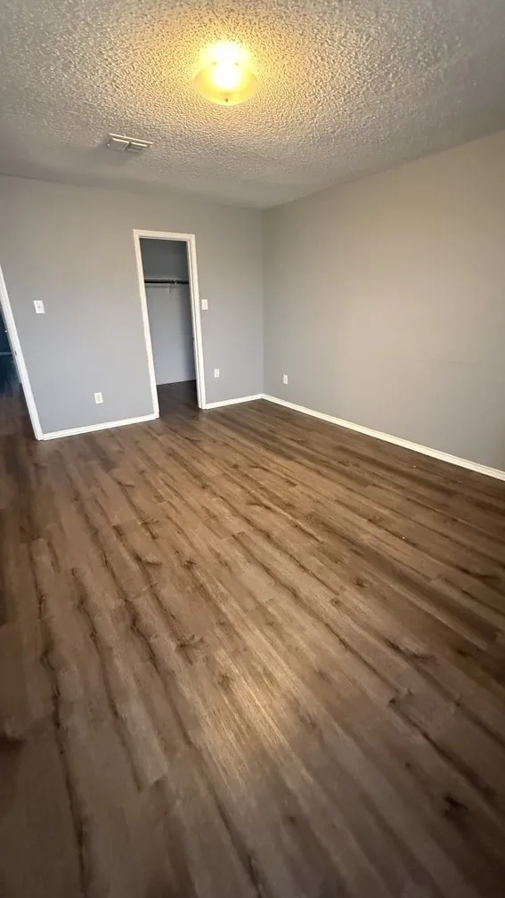 3040 Clemente Drive Grand Prairie, TX 75052