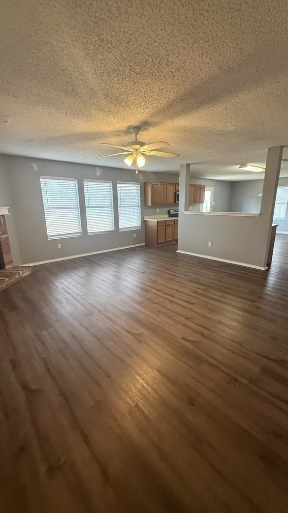 3040 Clemente Drive Grand Prairie, TX 75052