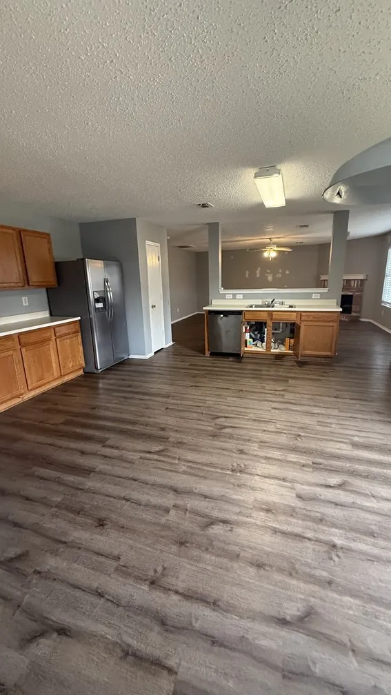 3040 Clemente Drive Grand Prairie, TX 75052