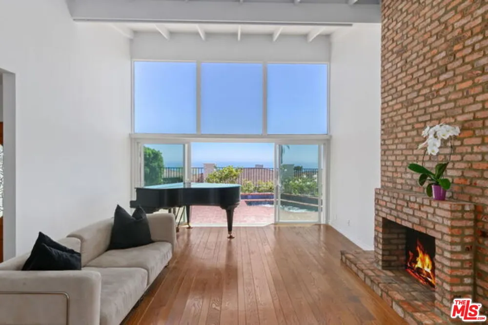 1175 Las Pulgas Place Pacific Palisades, CA 90272