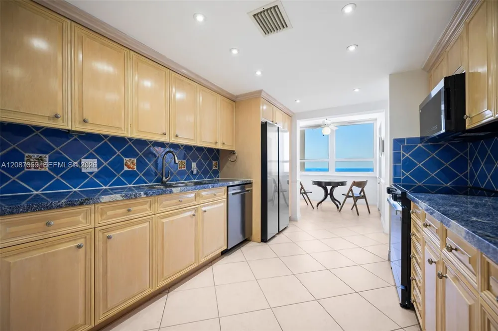 2 Grove Isle Dr #B1402 Miami, FL 33133