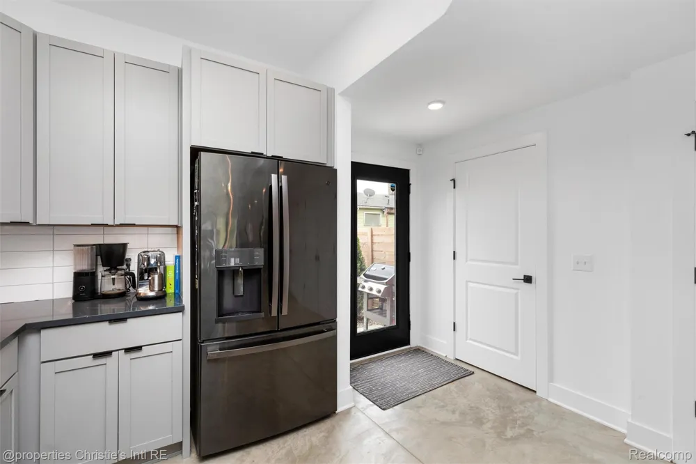 1803 Perry Street #9 Detroit City, MI 48216