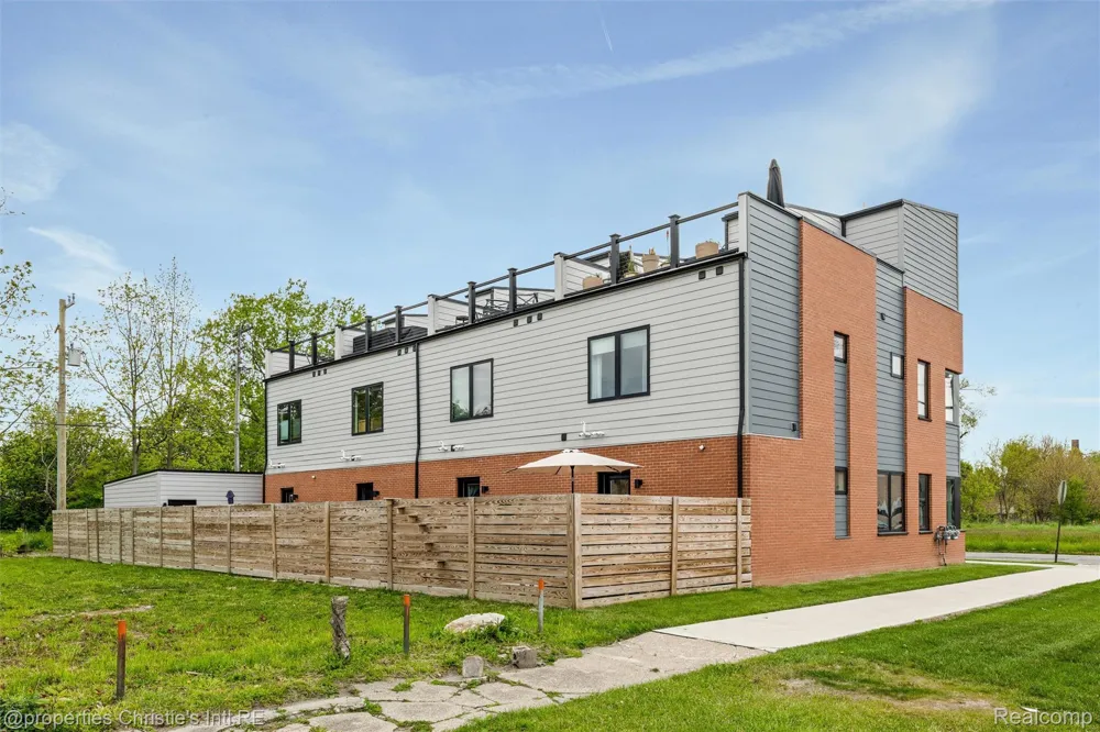 1803 Perry Street #9 Detroit City, MI 48216