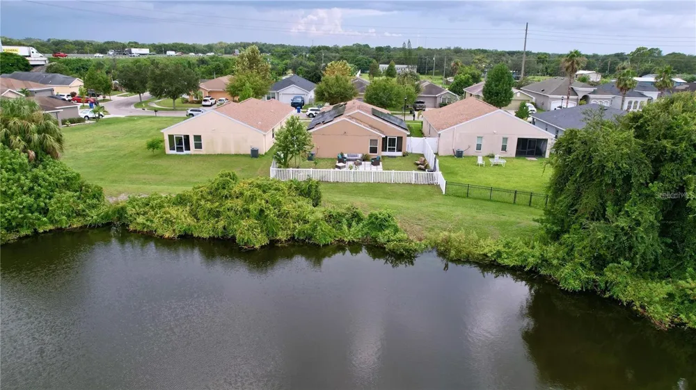 11340 SOUTHWIND LAKE DRIVE Gibsonton, FL 33534