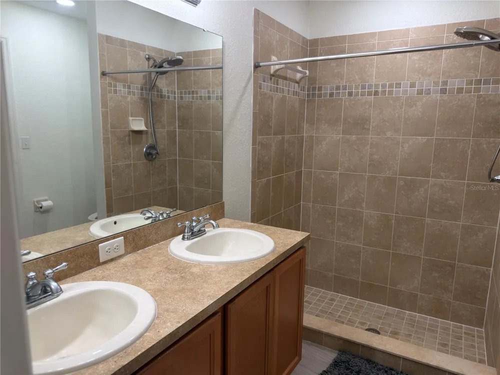 11340 SOUTHWIND LAKE DRIVE Gibsonton, FL 33534