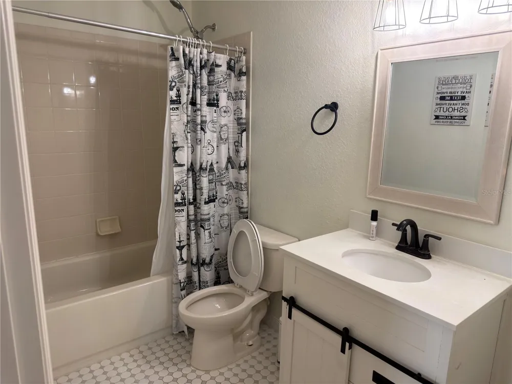 11340 SOUTHWIND LAKE DRIVE Gibsonton, FL 33534
