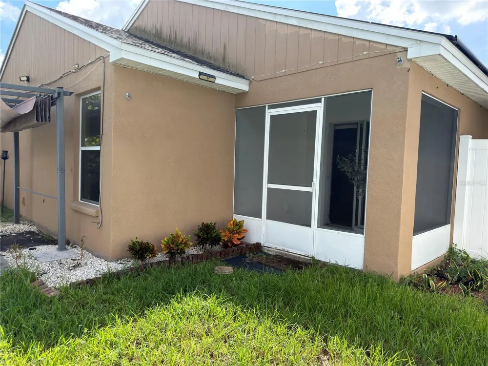 11340 SOUTHWIND LAKE DRIVE Gibsonton, FL 33534