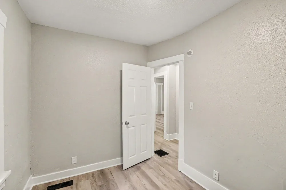 702 Fenimore Avenue Kalamazoo, MI 49048