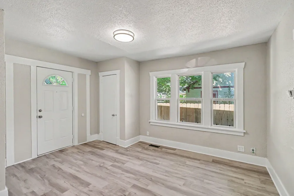 702 Fenimore Avenue Kalamazoo, MI 49048