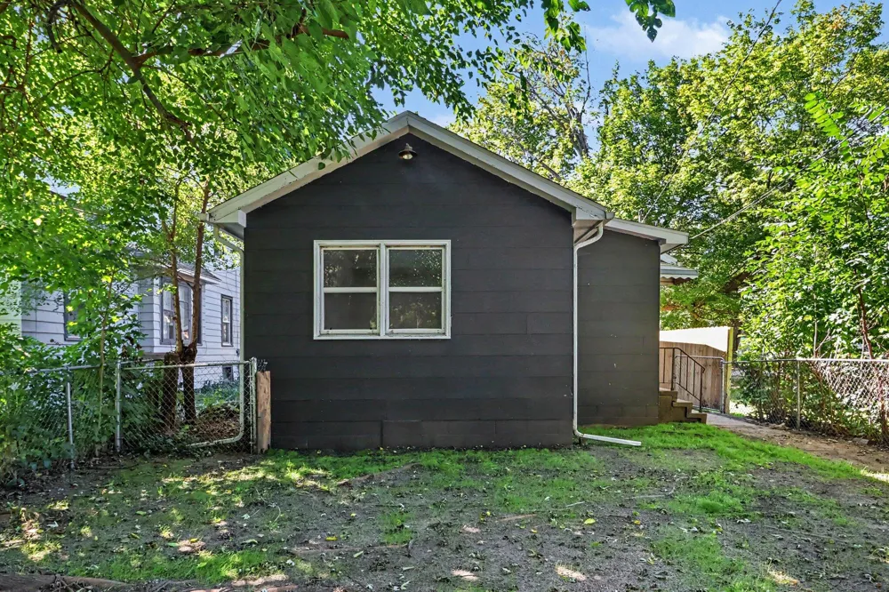 702 Fenimore Avenue Kalamazoo, MI 49048