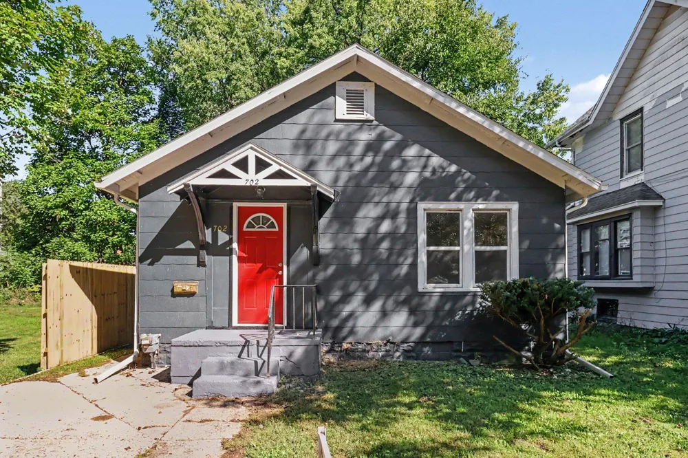 702 Fenimore Avenue Kalamazoo, MI 49048
