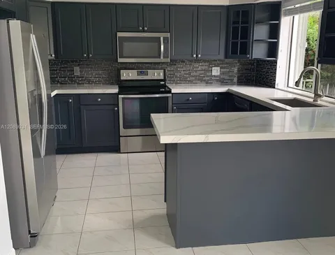 10000 NW 4th St