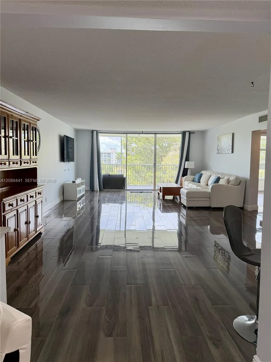 2681 S Course Dr #406 Pompano Beach, FL 33069