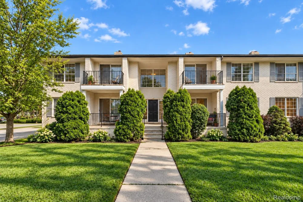 1975 Axtell Drive Troy City, MI 48084