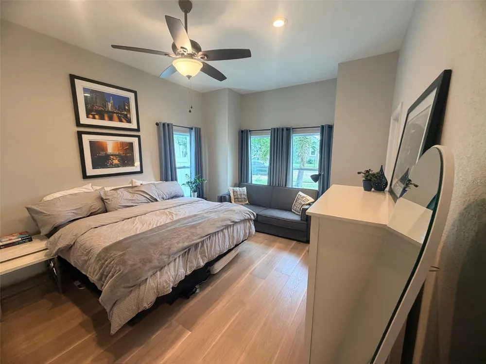2439 4TH AVENUE S St Petersburg, FL 33712
