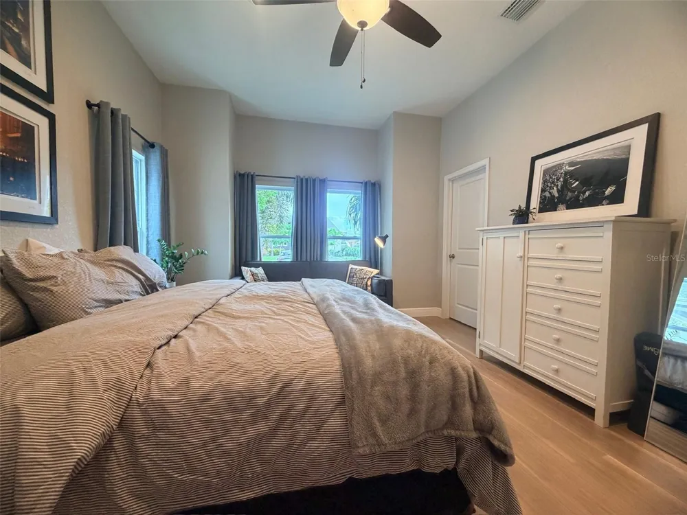 2439 4TH AVENUE S St Petersburg, FL 33712