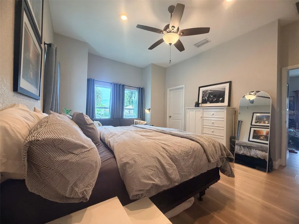2439 4TH AVENUE S St Petersburg, FL 33712
