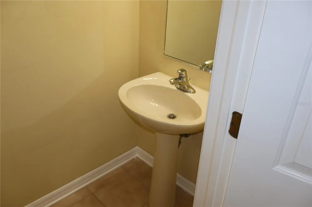 3019 POINTEVIEW DRIVE Tampa, FL 33611