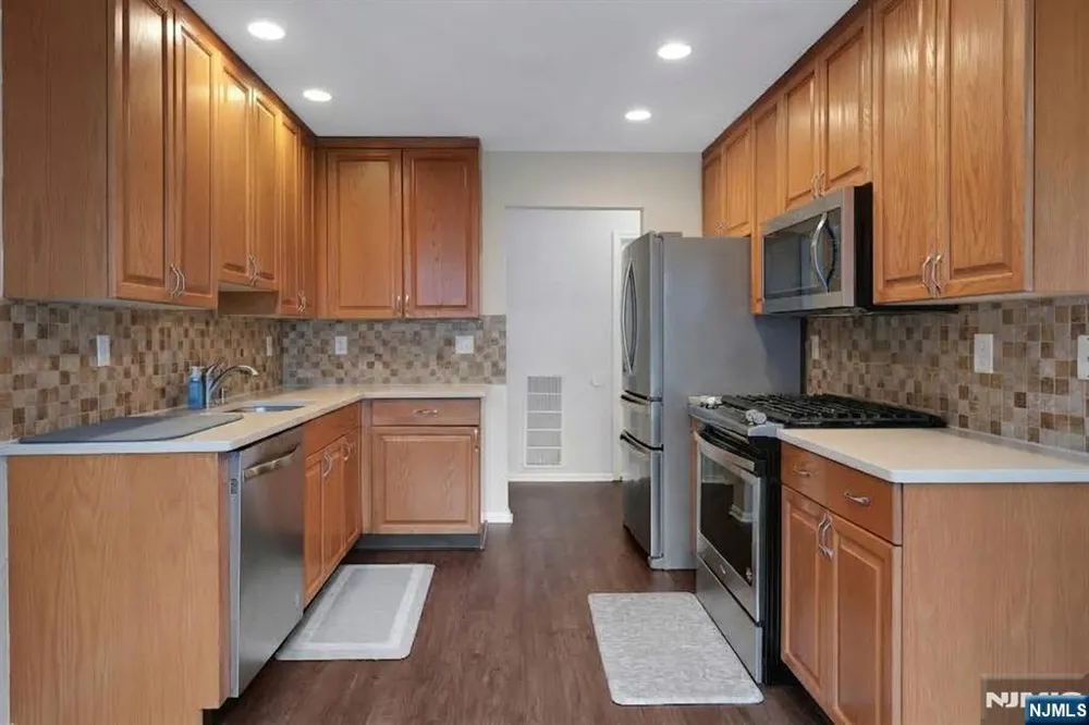 16 McManus Court 10 West Orange, NJ 07052