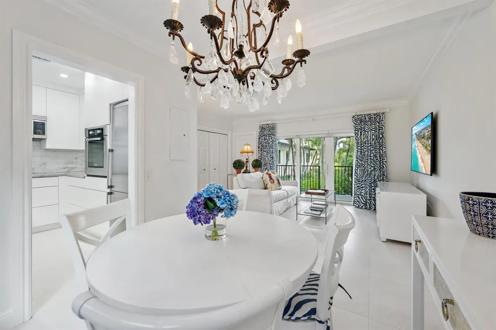 122 Peruvian Avenue #16 Palm Beach, FL 33480