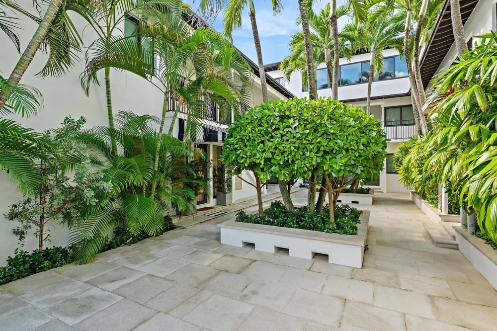 122 Peruvian Avenue #16 Palm Beach, FL 33480