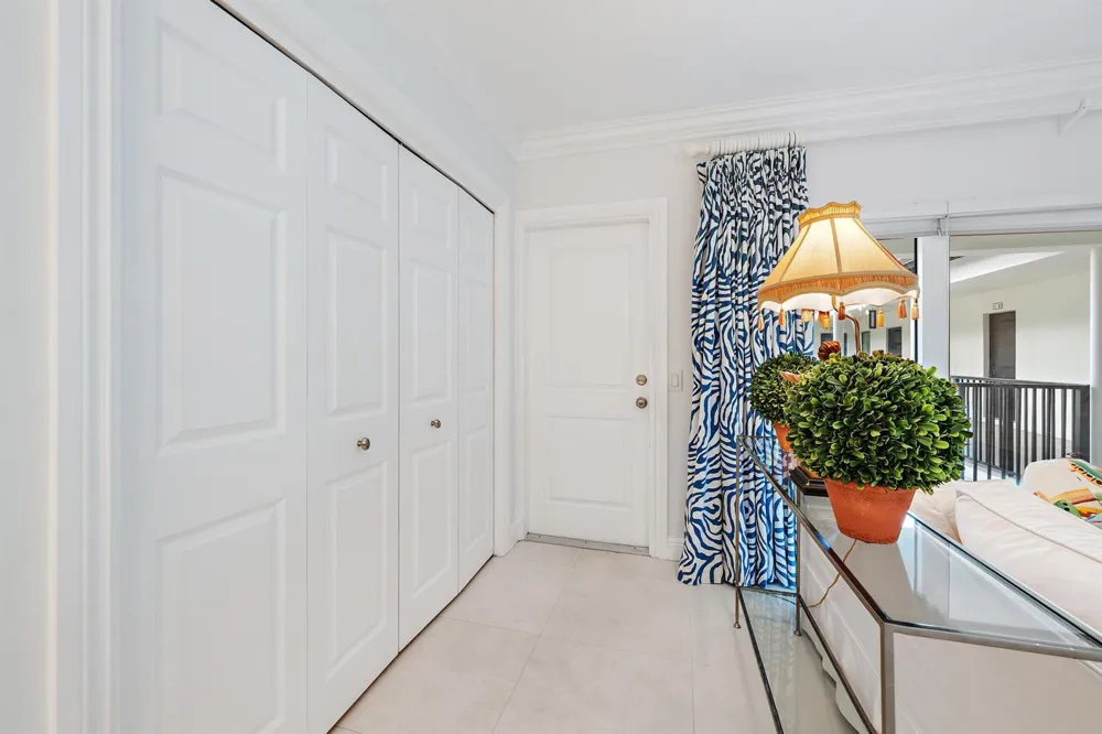 122 Peruvian Avenue #16 Palm Beach, FL 33480