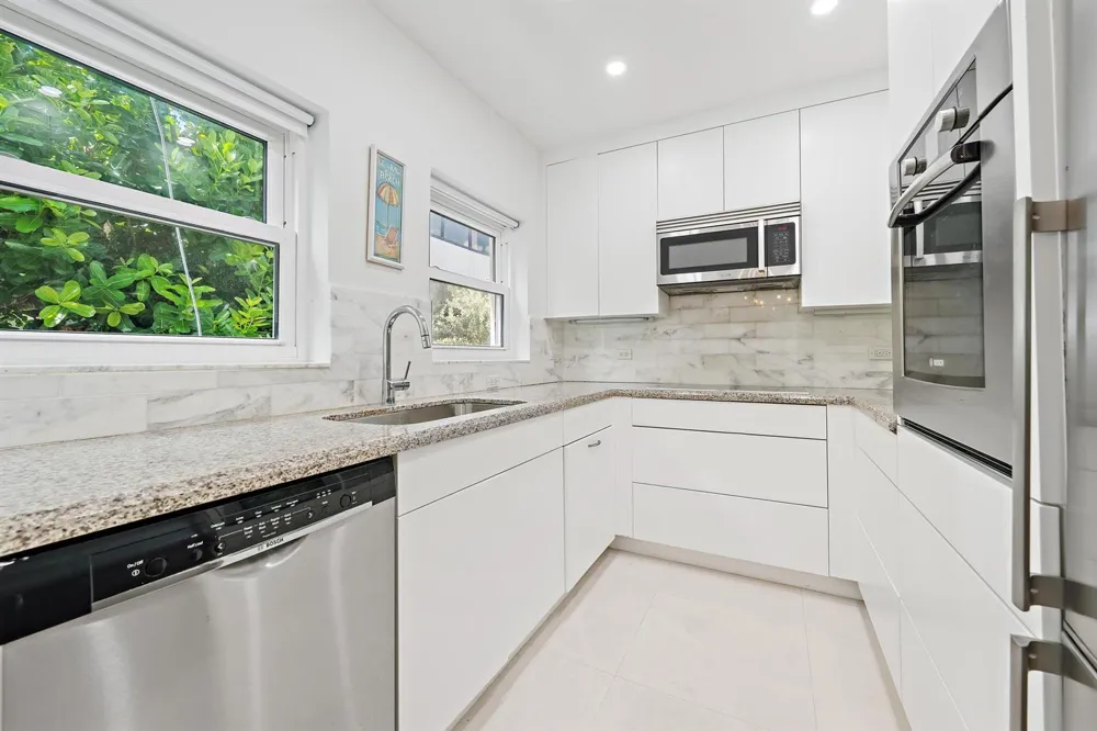 122 Peruvian Avenue #16 Palm Beach, FL 33480