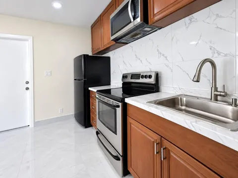 930 NE 52nd Court